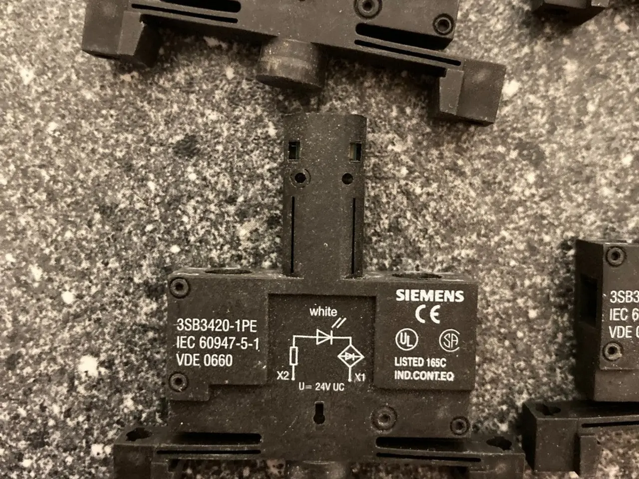 Billede 2 - parti of 4 Siemens 3SB3420-1PE 24V UC Contact