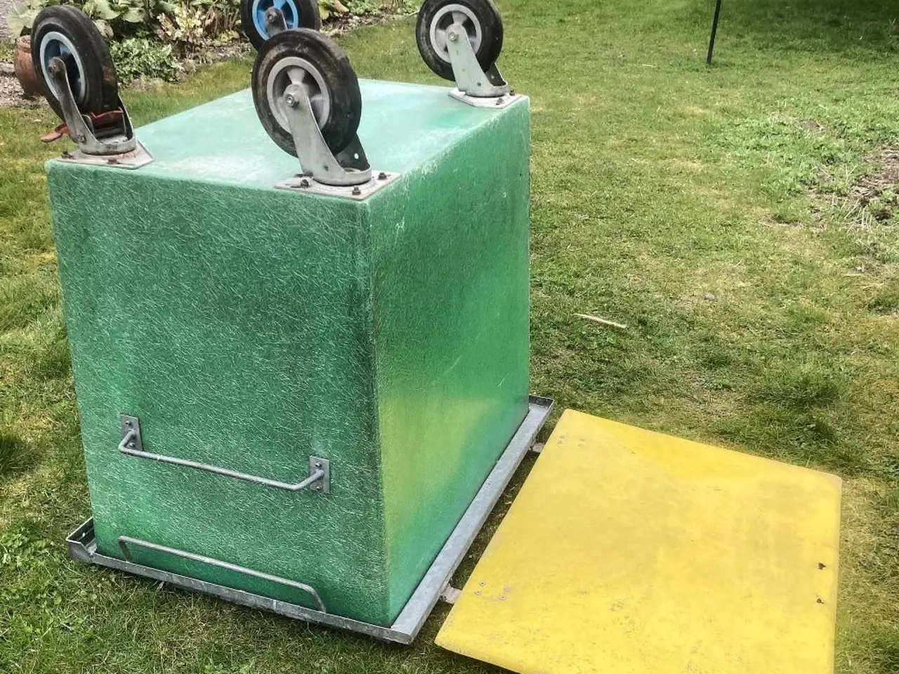 Billede 2 - Affaldscontainer, glasfiber 600 ltr.