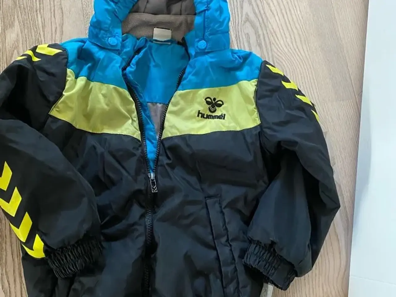 Billede 1 - Hummel jakke str. 110