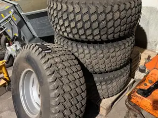 4 Dæk Goodyear 33x12,50-15nhs