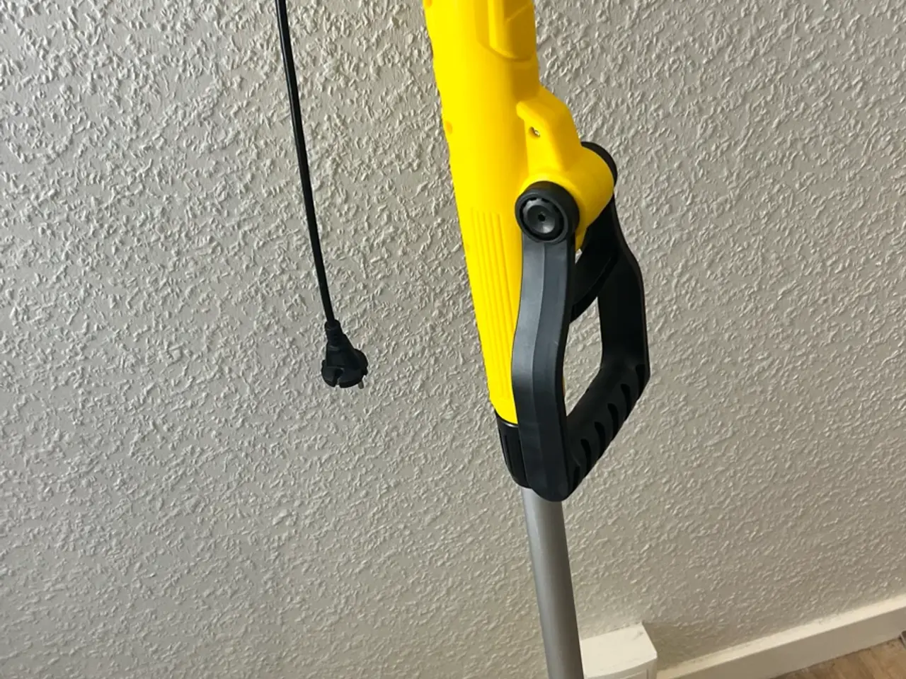 Billede 1 - Falke fejemaskine gul