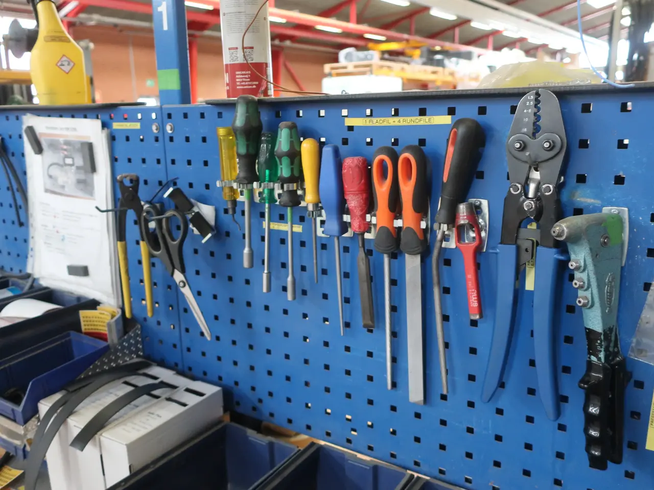 Billede 5 - Arbejdsbord med indhold