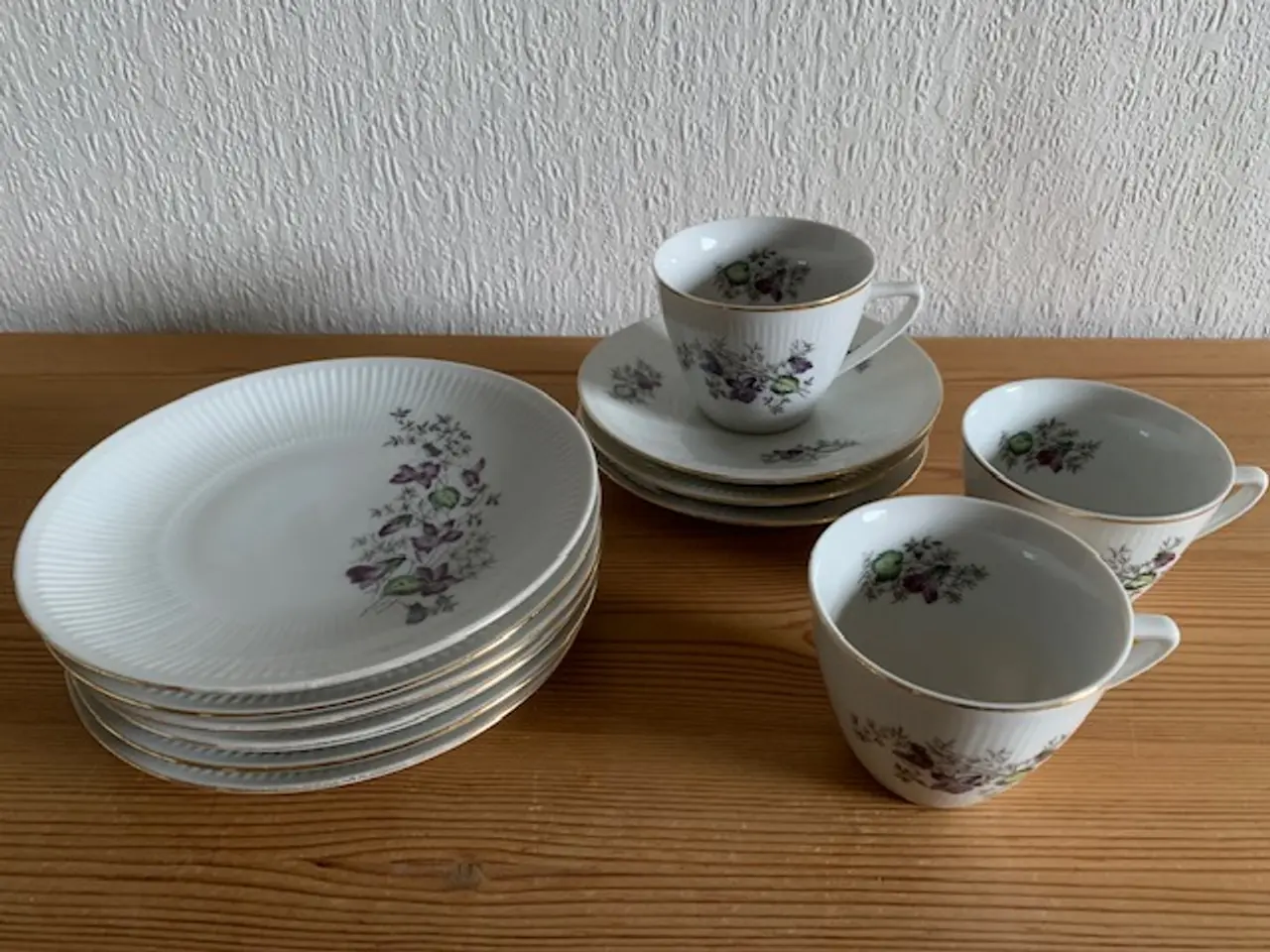 Billede 4 - Oprydning, køkkenting, bøger, indbo m.m. BYD :-)