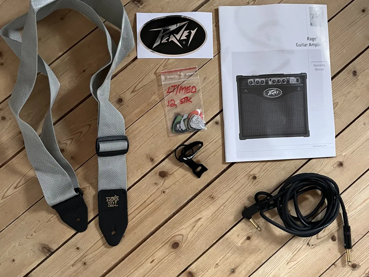 Billede 2 - Elektrisk guitar med forstærker, taske og tilbehør