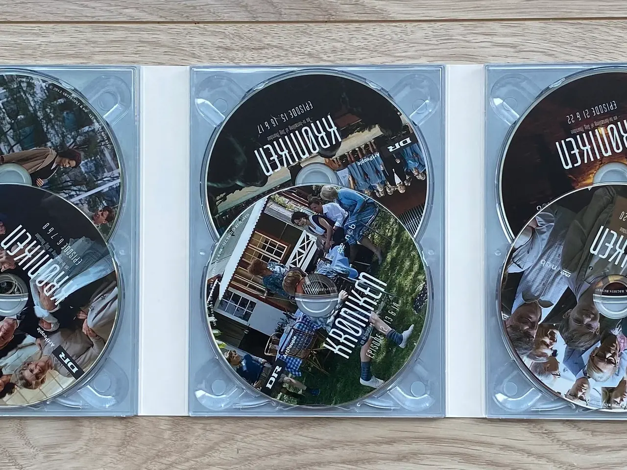Billede 2 - Krøniken Komplet Boks - Episode 1-22 (10-disc)
