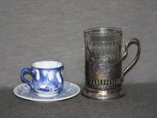 Podstakannik i forsølvet metal med glas Russisk