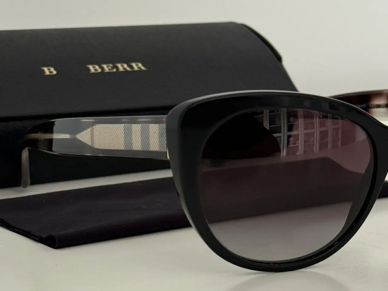 Billede 3 - Burberry BE4224 Cat-Eye solbriller.