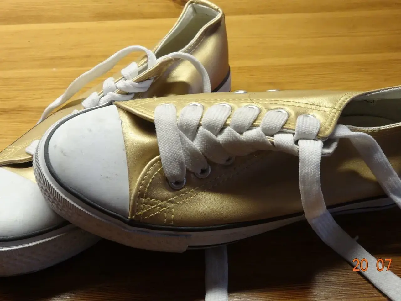 Billede 1 - Guld sneakers / gummisko
