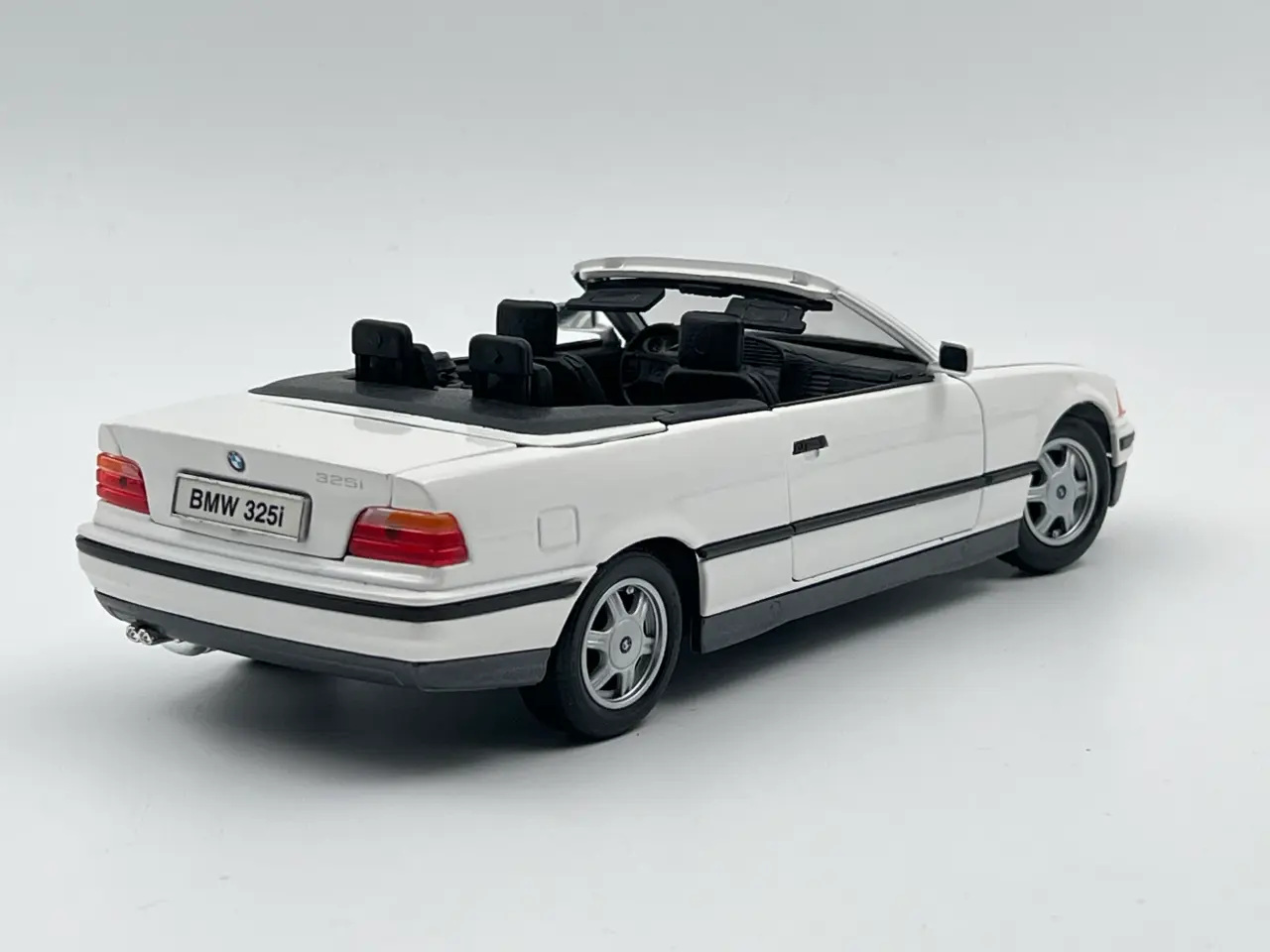 Billede 4 - 1993 BMW 325i Cabriolet E36 - 1:18