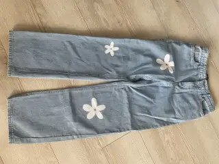 Smarte jeans med blomster