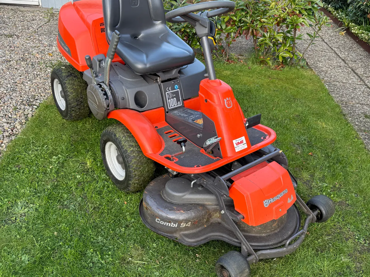 Billede 2 - *SOLGT* Husqvarna R16C AWD knækstyret havetraktor 