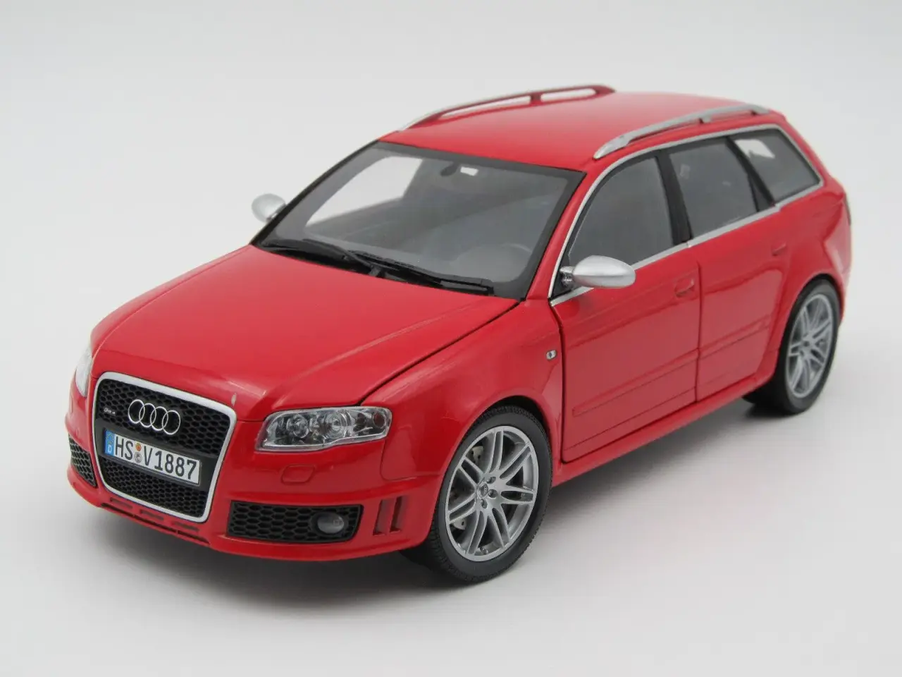 Billede 2 - 2006 Audi RS4 Avant B7 MINICHAMPS - 1:18