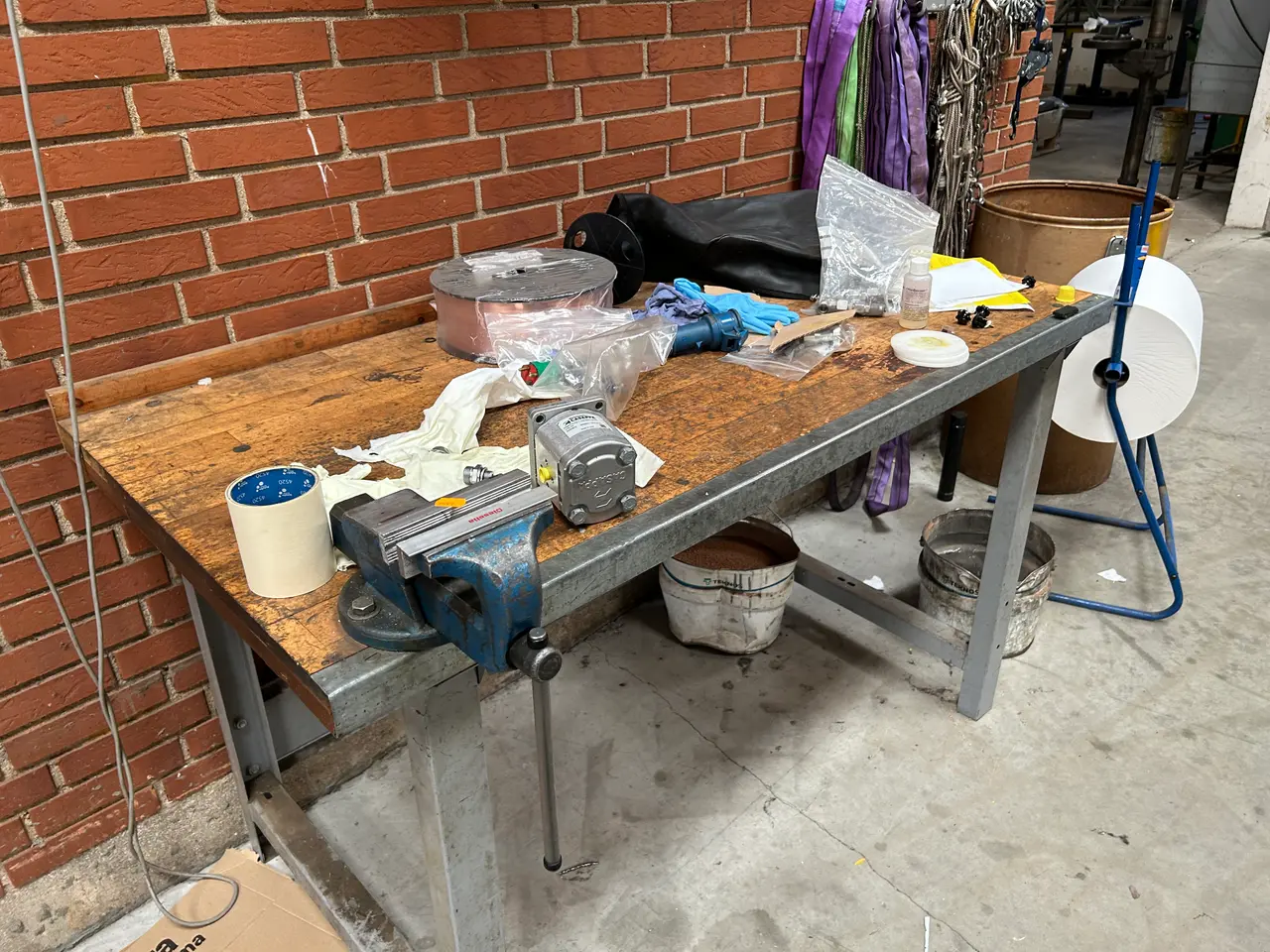 Billede 2 - Arbejdsbord med indhold