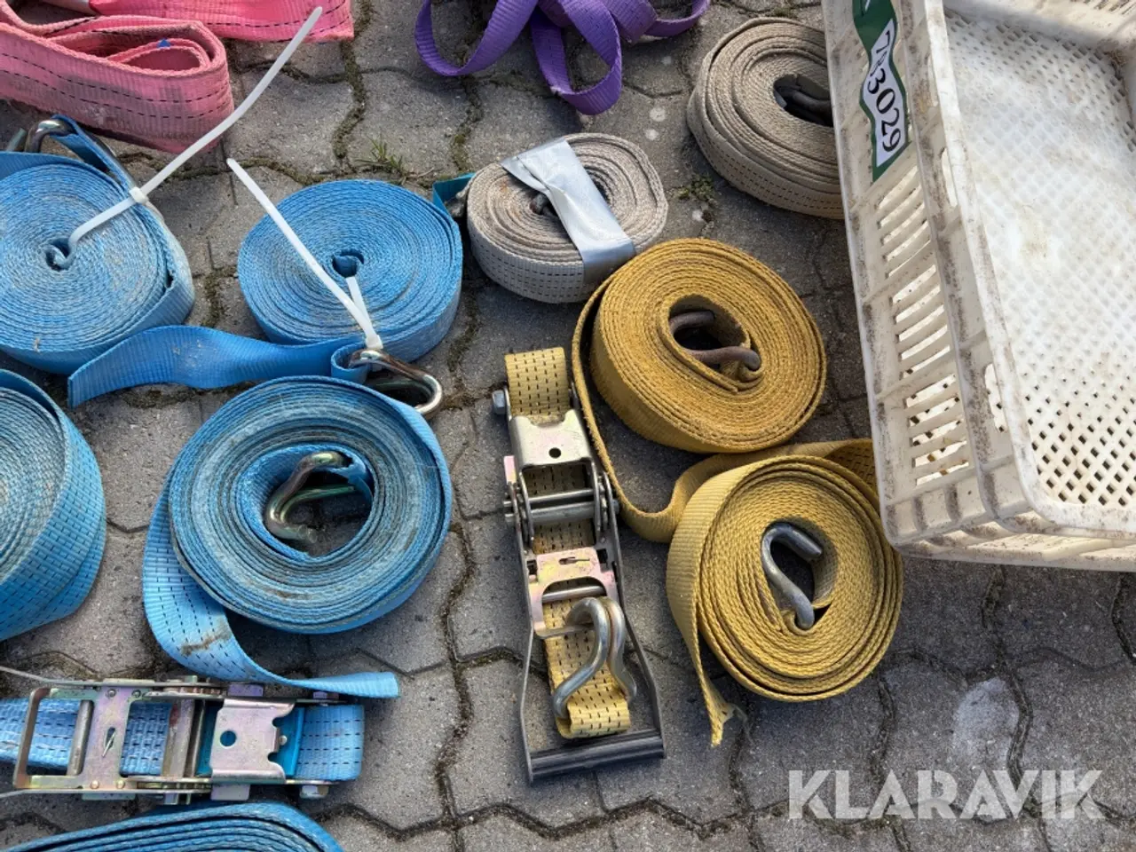 Billede 7 - Med skralder, kroge og plastkasse