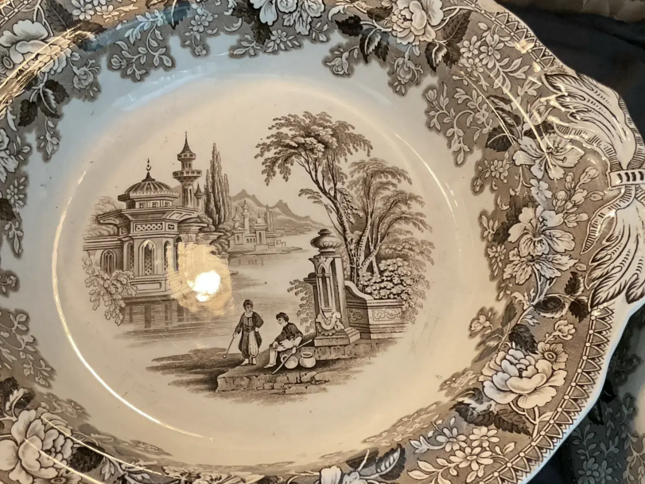Billede 2 - Engelsk 1800 tals fajance med samme motiv