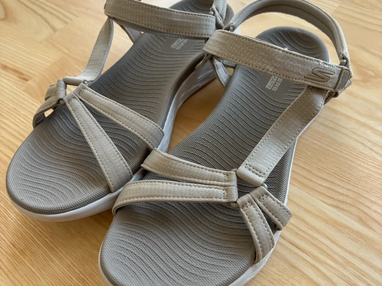 Billede 2 - Skechers Sandal str. 41 lys beige ( brugt 1 gang )