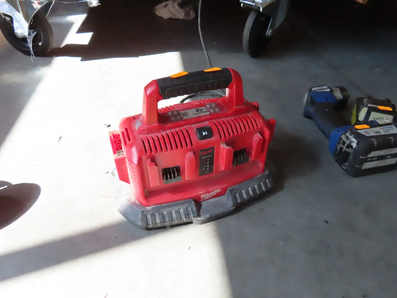 Billede 1 - Lader MILWAUKEE M1418C6