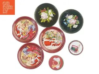 Samling af dåser med juletema fra Pobra (str. 9,5x0,5 cm)