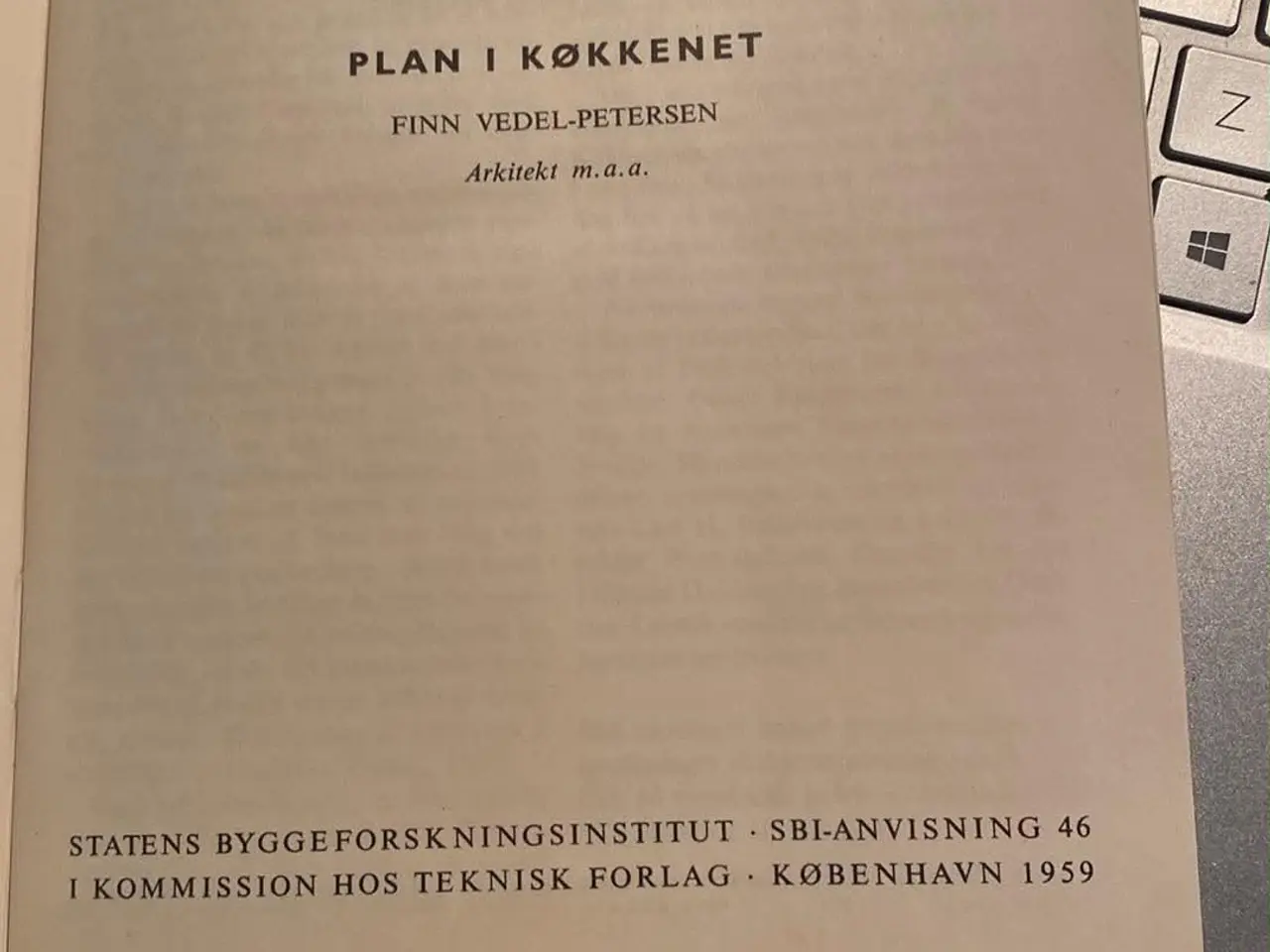 Billede 2 - Hæfter over Plan i køkkenet & vinduer