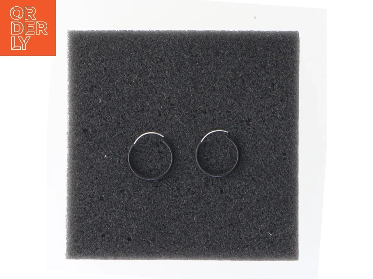 Billede 1 - Små øreringe i ringform (str. Ø 1,5 cm)