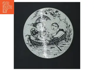 Dekorativ porcelænskunst på vægplade fra Bjørn Wiinblad (str. Ø 15 cm)