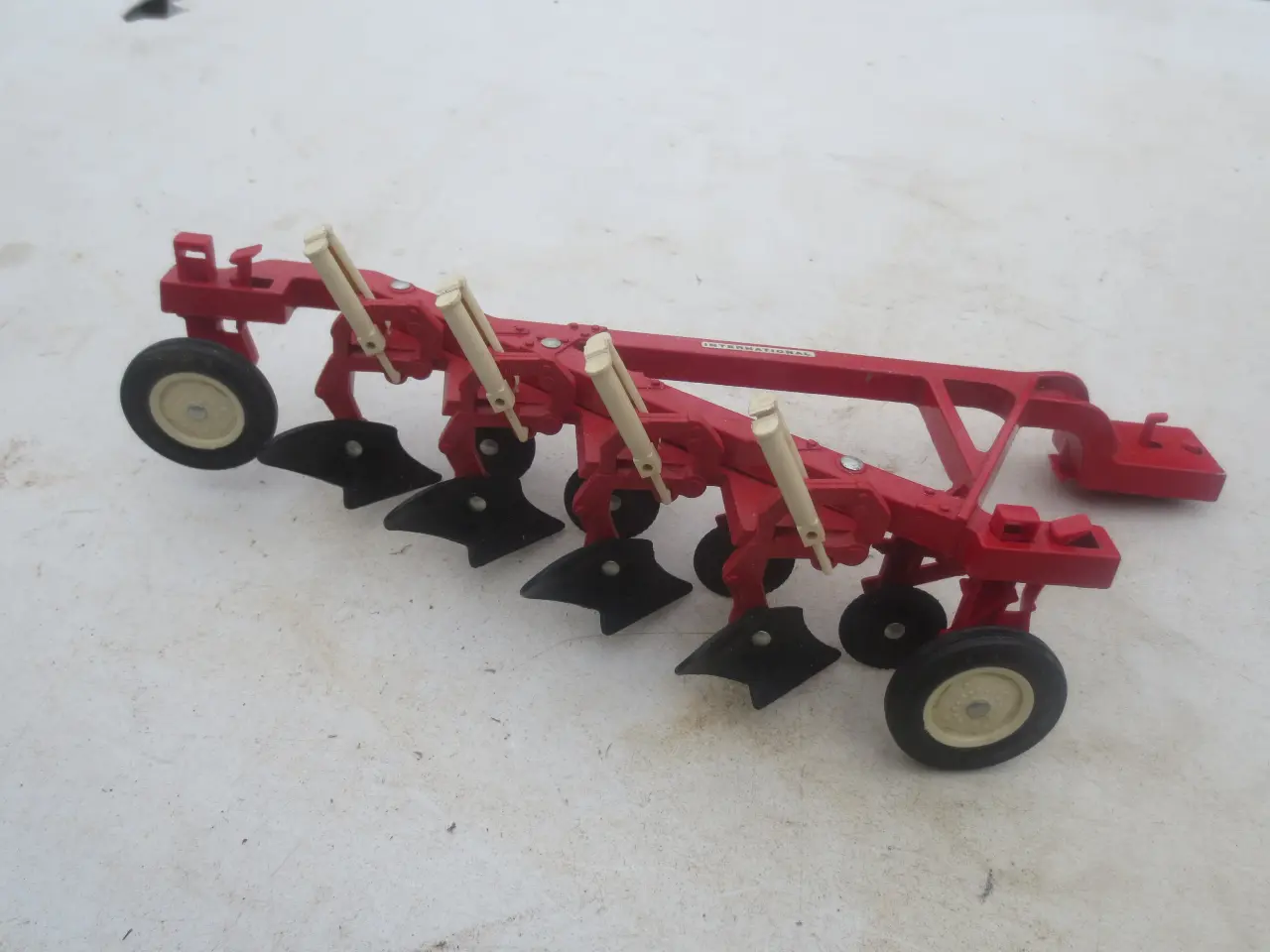 Billede 2 - 1 stk Model International 4 furet Bugseret Plov