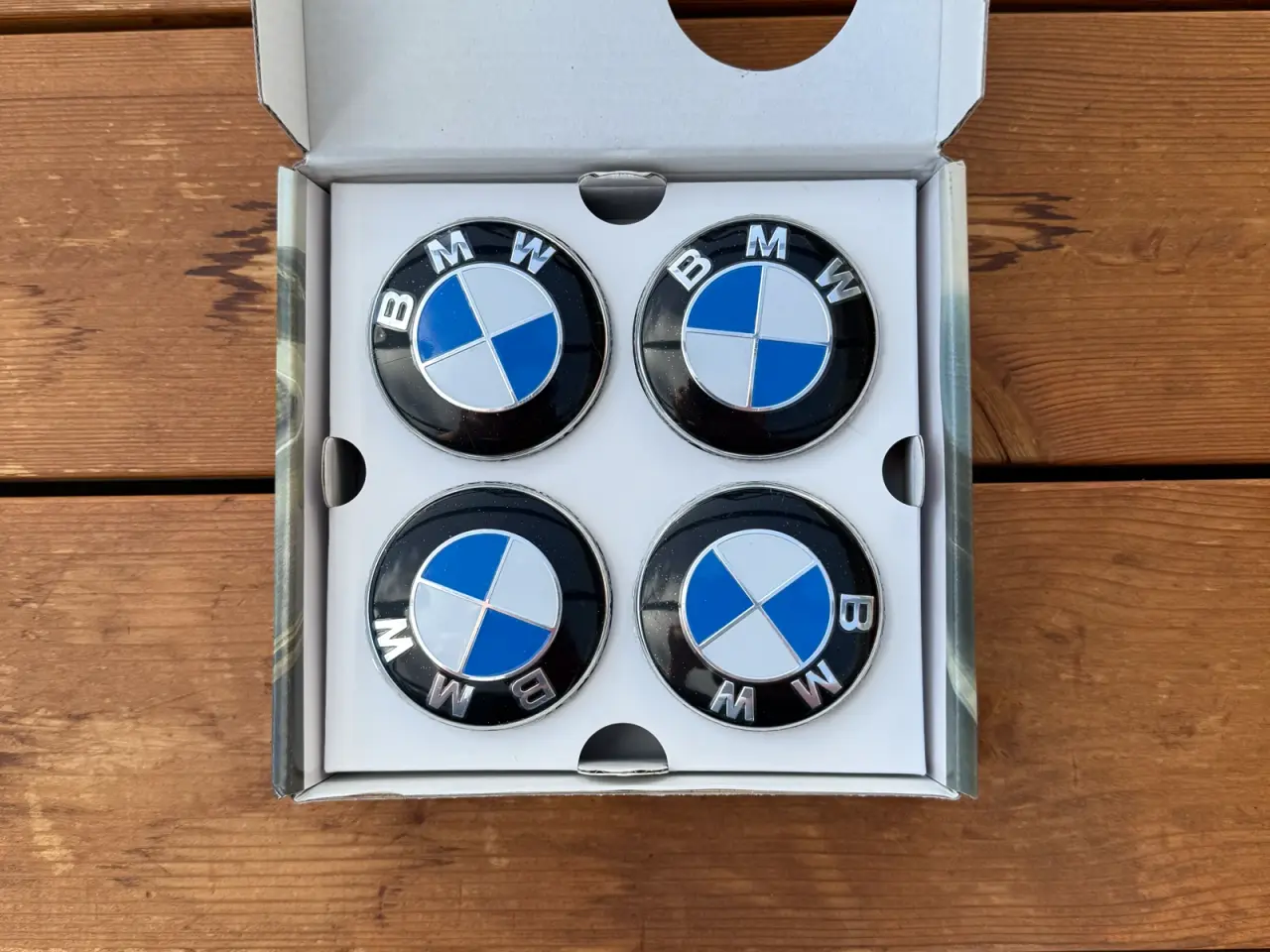 Billede 2 - BMW Wheel Caps /Navkapsler, 68 mm, hvide/blå