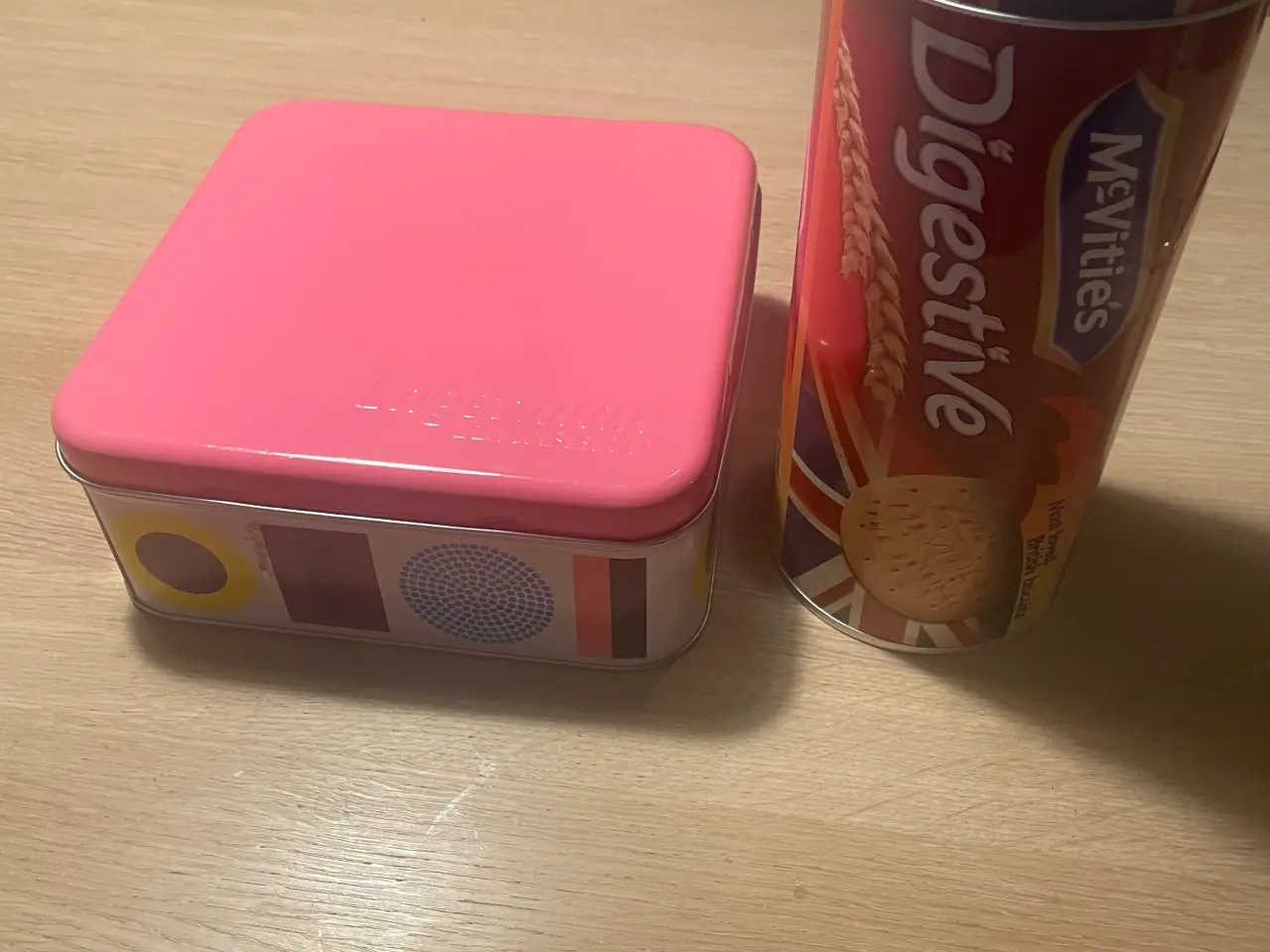 Billede 1 - Lagermann konfektt og digestive blikdåser sælges.