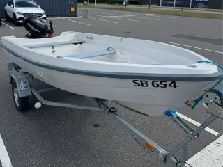 Terhi 14 fods jolle – komplet sæt med Suzuki 15 hk