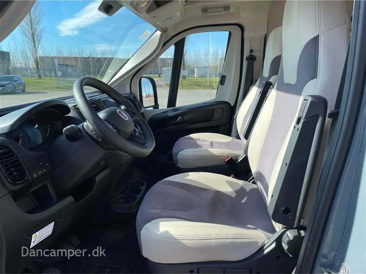Billede 7 - 2023 - Chausson ROAD LINE V594 VIP MAX UNDER KLARGØRING! Super spændende, kort van med to dobbeltsenge på tværs i køjesystem. 2,2, L motor , 140 HK, solcelle og markise m.m.