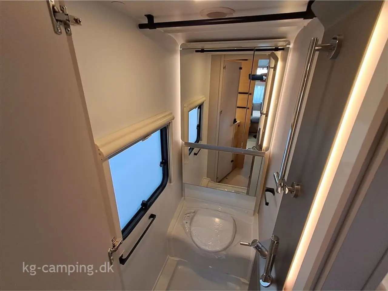 Billede 7 - 2026 - Adria Adora 522 UP Denne flotte vogn er med TRUMA Combi 6 E gas og el-varme