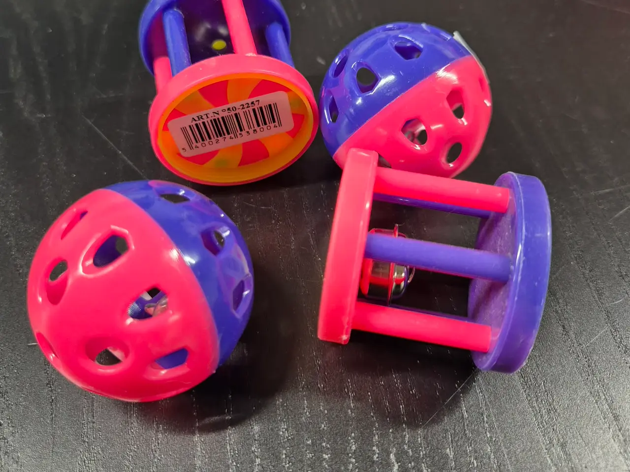 Billede 1 - 2 Bolde + 2 Klokker m/rasleklokke