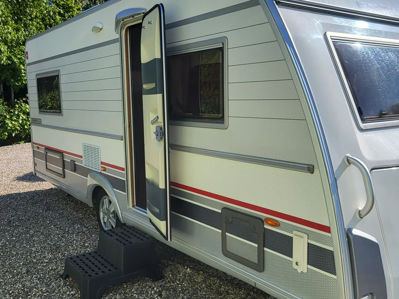 Billede 3 - Campingvogn med fortelt