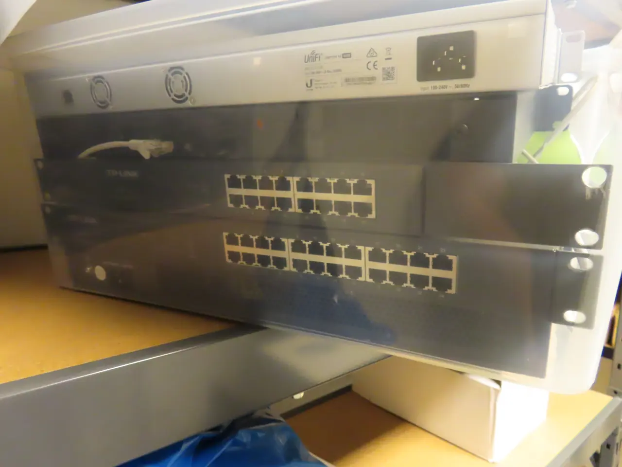Billede 7 - Div. it-udstyr bl.a. switch UNIFI Switch 16, TP-LINK TL-SG1016D