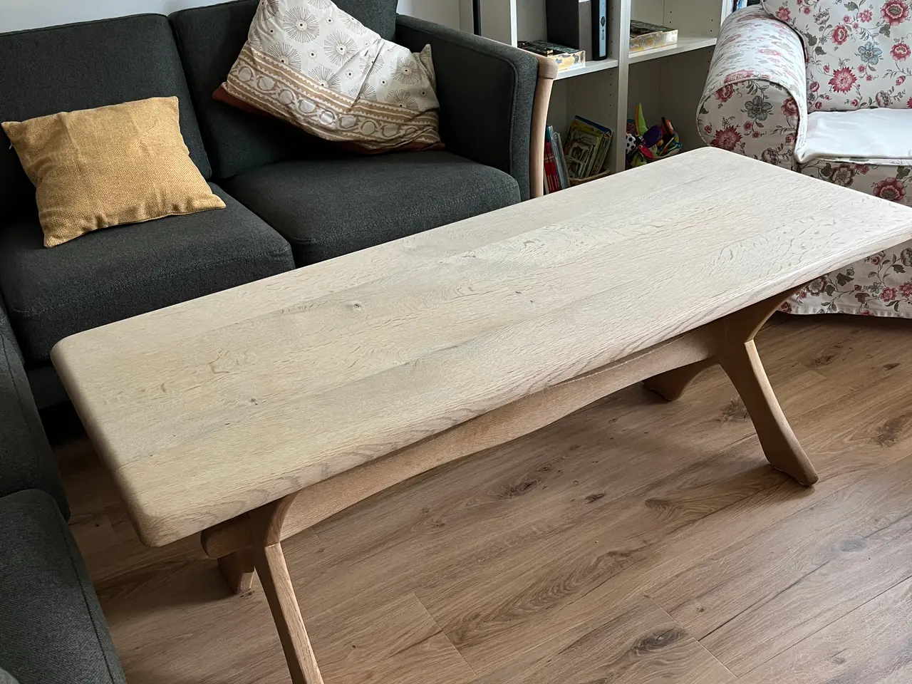 Billede 1 - Sofabord, Eg, massiv bordplade og ben.