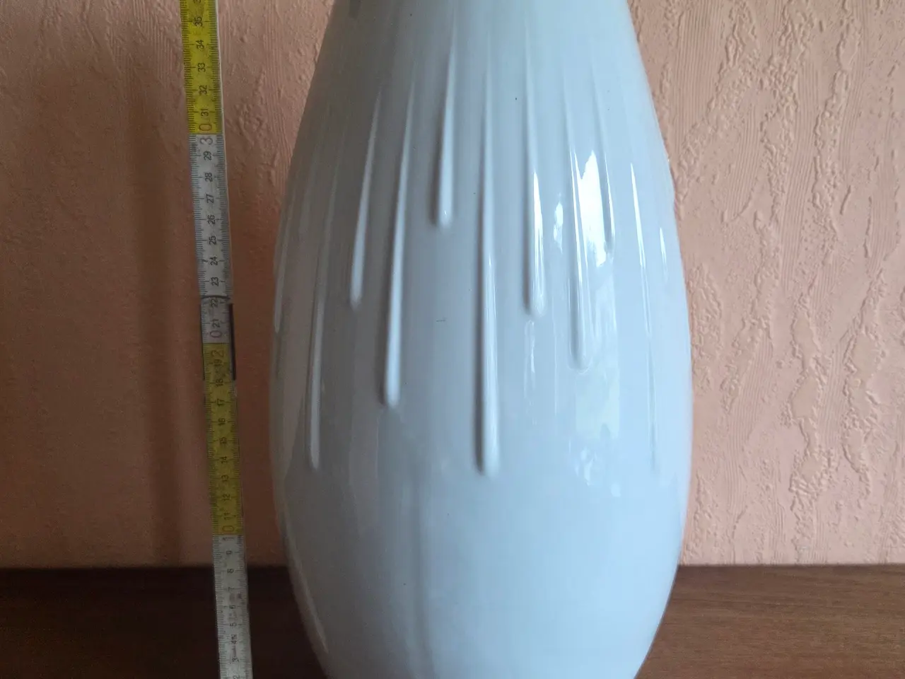 Billede 1 - Hvid gulvvase, 40 cm.