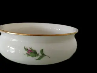 Meissen, en porcelæn skål, uden revner og skår.