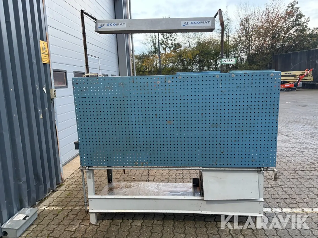 Billede 6 - Arbejdsbord med skuffer og lampe