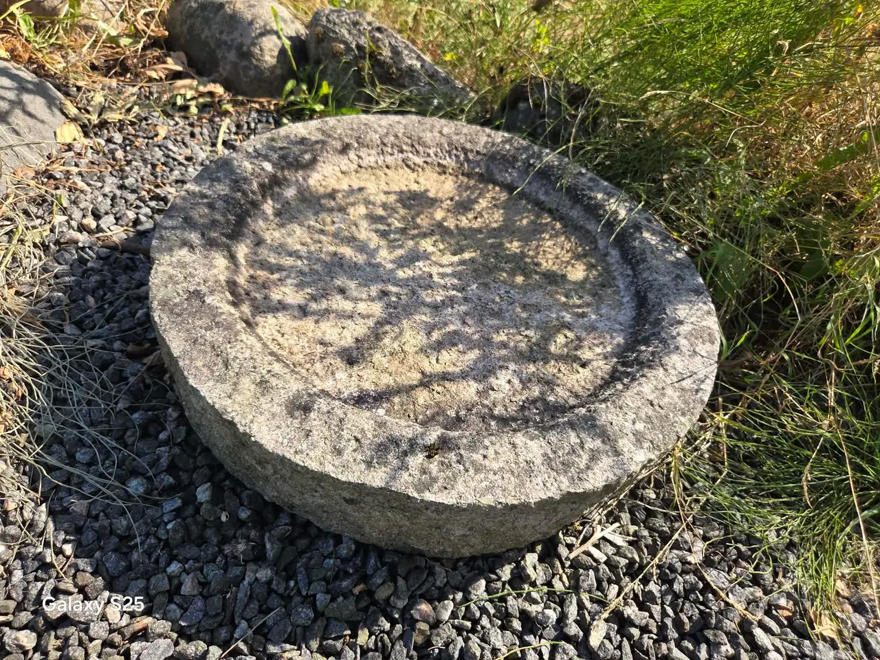 Billede 2 - Granit fuglebad med 4 små løse fugle