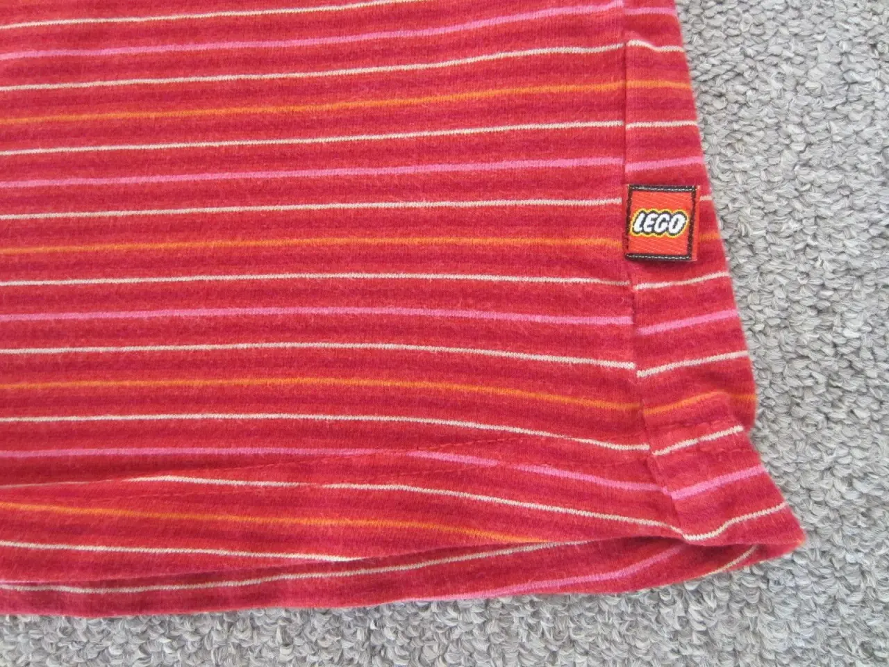Billede 2 - Sød langærmet bluse fra Lego i str. 92