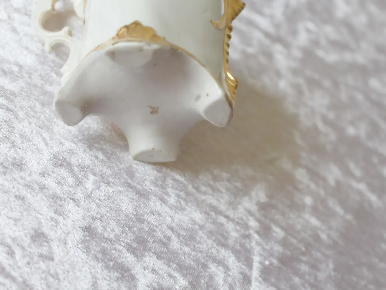 Billede 4 - Porcelænskrus antikt med guldstafferinger.