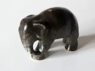 Joghus elefant i mørk keramik