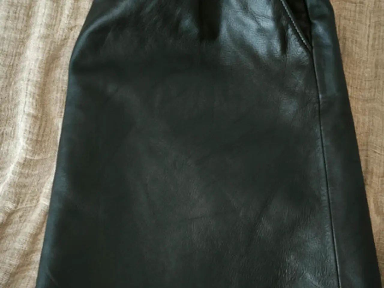 Billede 19 - Sort læder nederdel Massimo Dutti str M