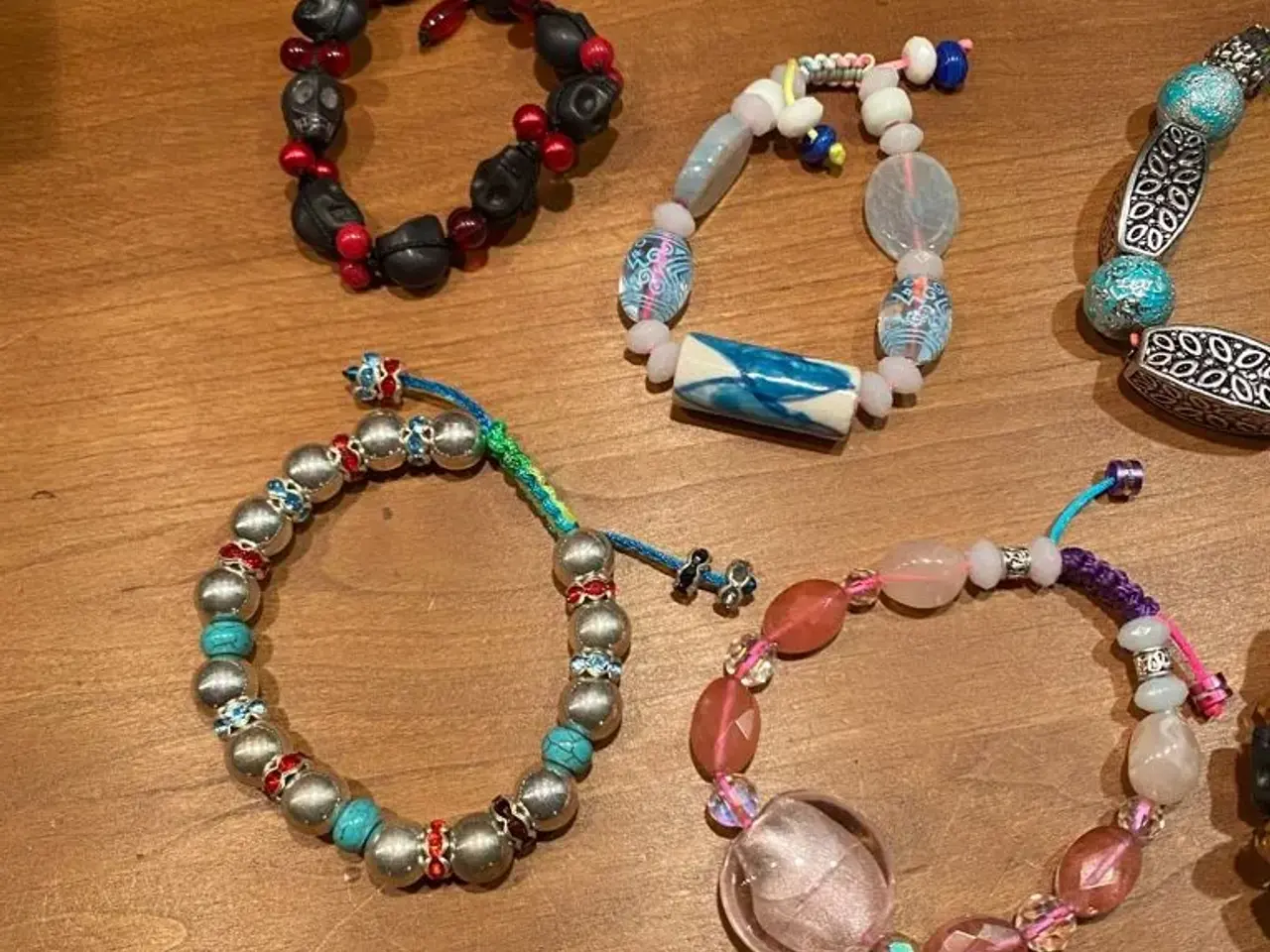 Billede 4 - Nye knyttede armbånd