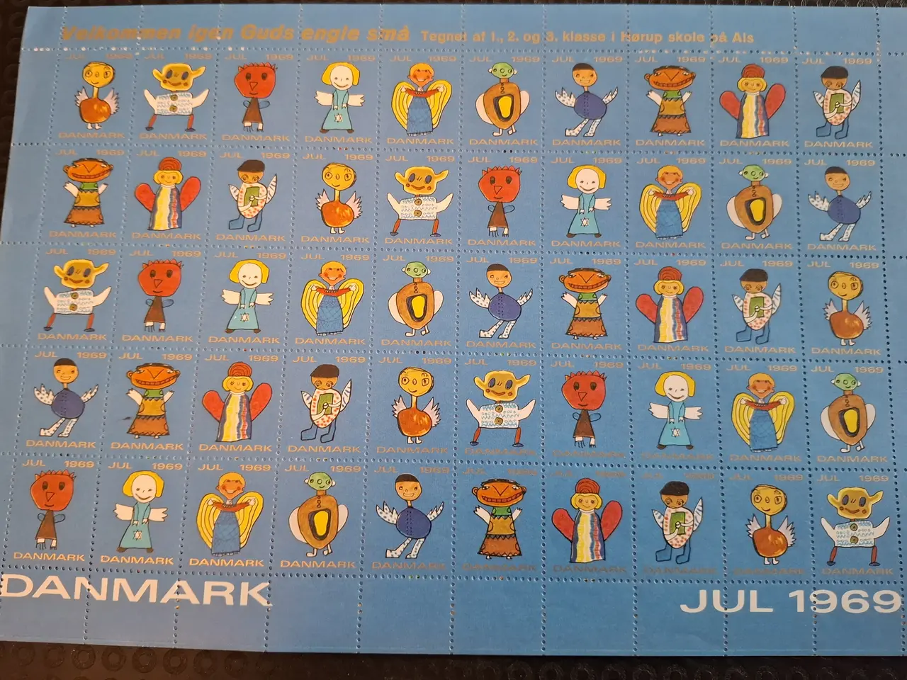 Billede 2 - Julemærker i hele ark. Har ikke været foldet. 