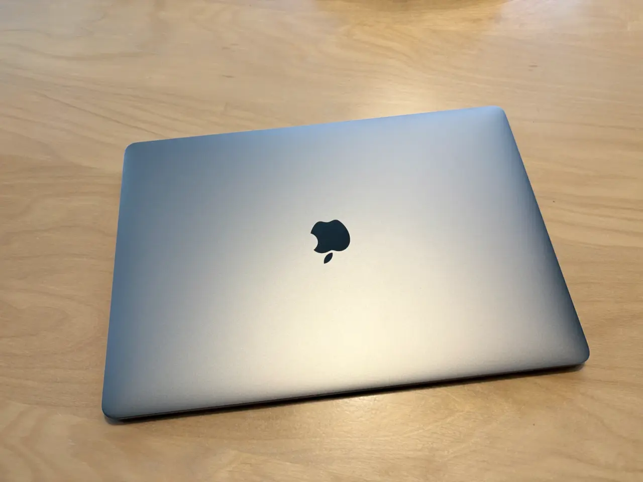 Billede 2 - MacBook Pro (15", 2018) – Space Gray – 80% batteri
