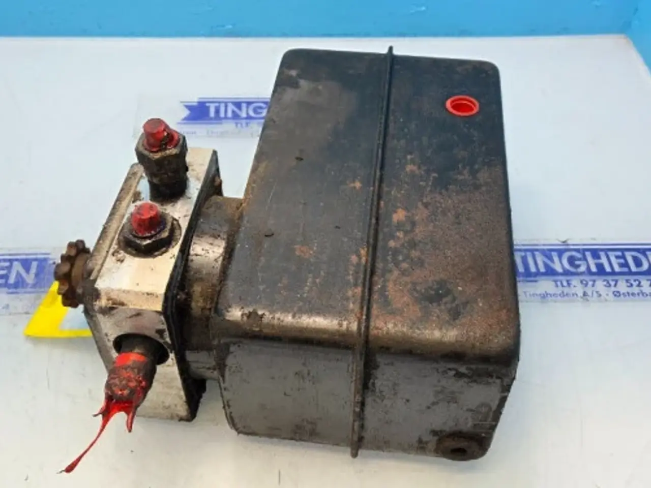 Billede 11 - New Holland BB920 Bremsevæskebeholder 84023034