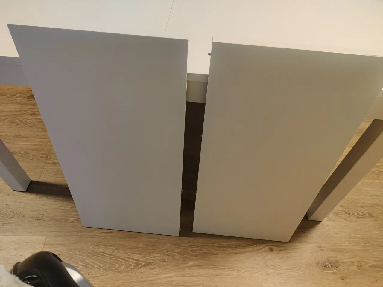 Billede 3 - Spisebord med tillægsplader