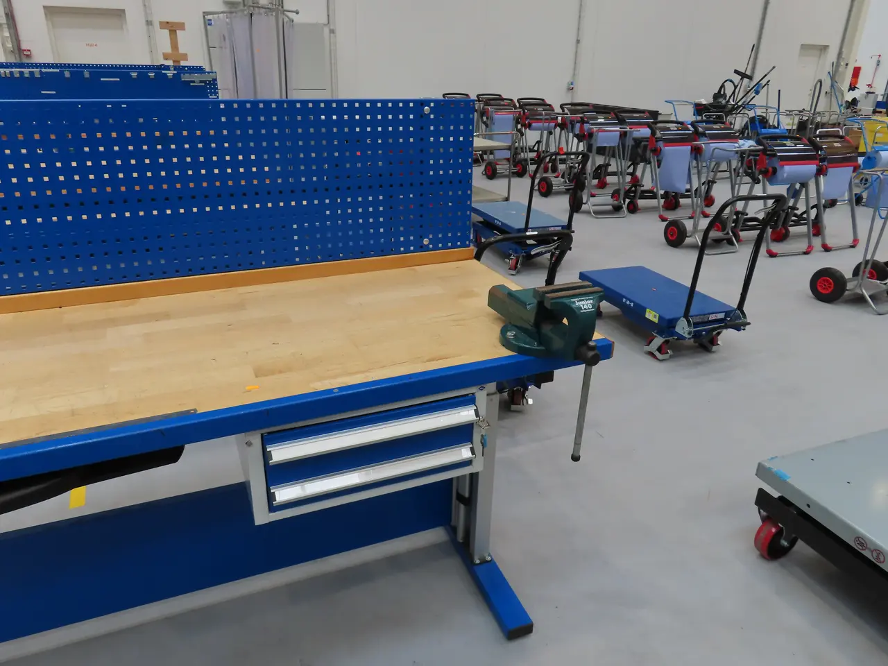 Billede 3 - El. Hæve/sænke arbejdsbord med skruestik RIDGID Junior 140