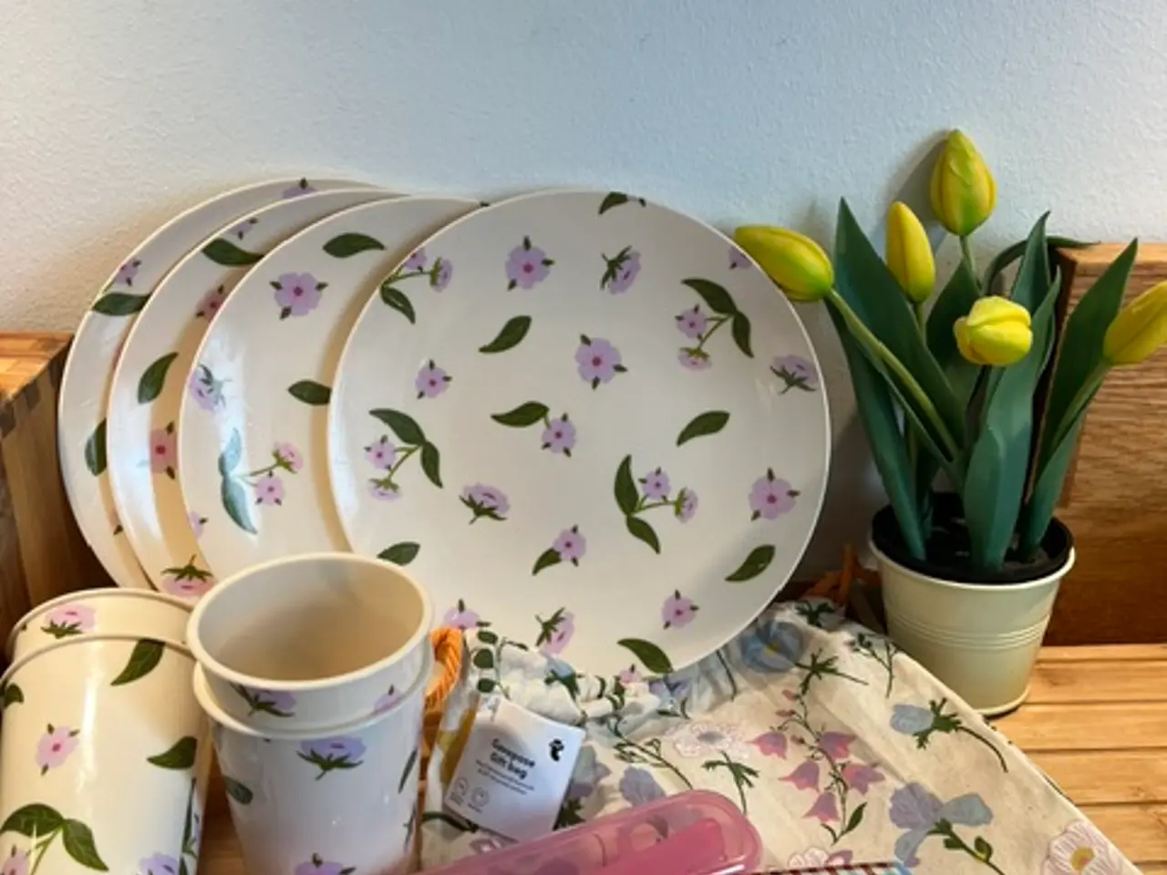 Billede 1 - Flying Tiger melamin picnicsæt med blomster-11dele